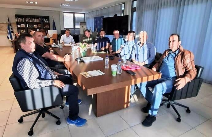 Σύσκεψη του Περιφερειάρχη Δημ. Κουρέτα με παραγωγούς που αποκλείστηκαν από τις αποζημιώσεις για τις καταστροφές που προκάλεσε ο «Daniel»