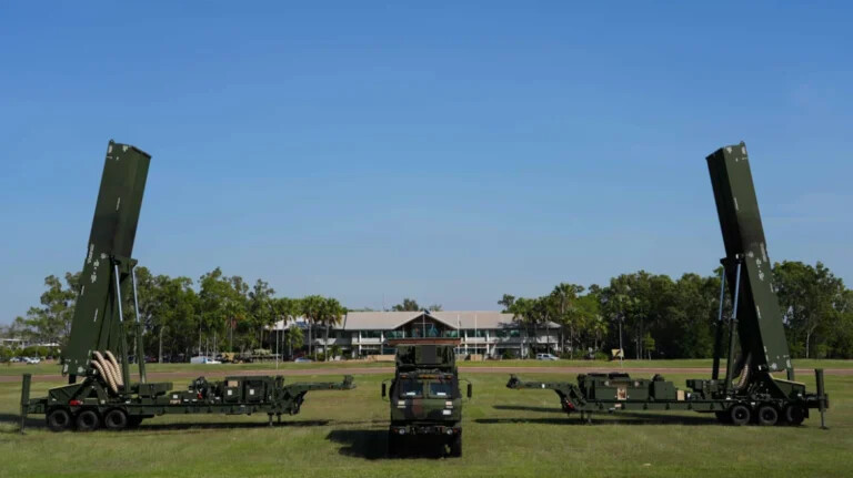 Οι ΗΠΑ εξετάζουν την ανάπτυξη του υπερηχητικού πυραύλου «Dark Eagle» κατά του Ιράν