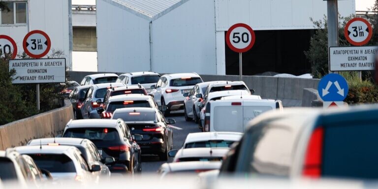 Ξεκίνησε η έξοδος για το τριήμερο της Πρωτομαγιάς: Κυκλοφοριακό «έμφραγμα» σε Κηφισό, Αττική Οδό και Κηφισίας