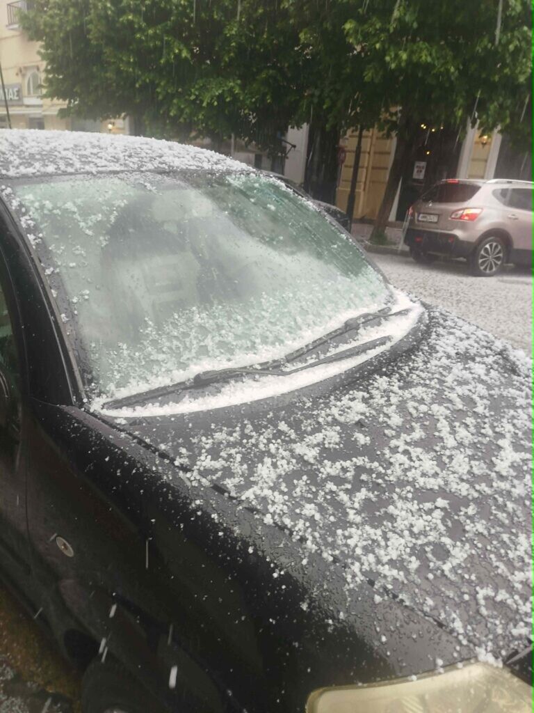 Ισχυρή χαλαζόπτωση στην πόλη Καρδίτσας