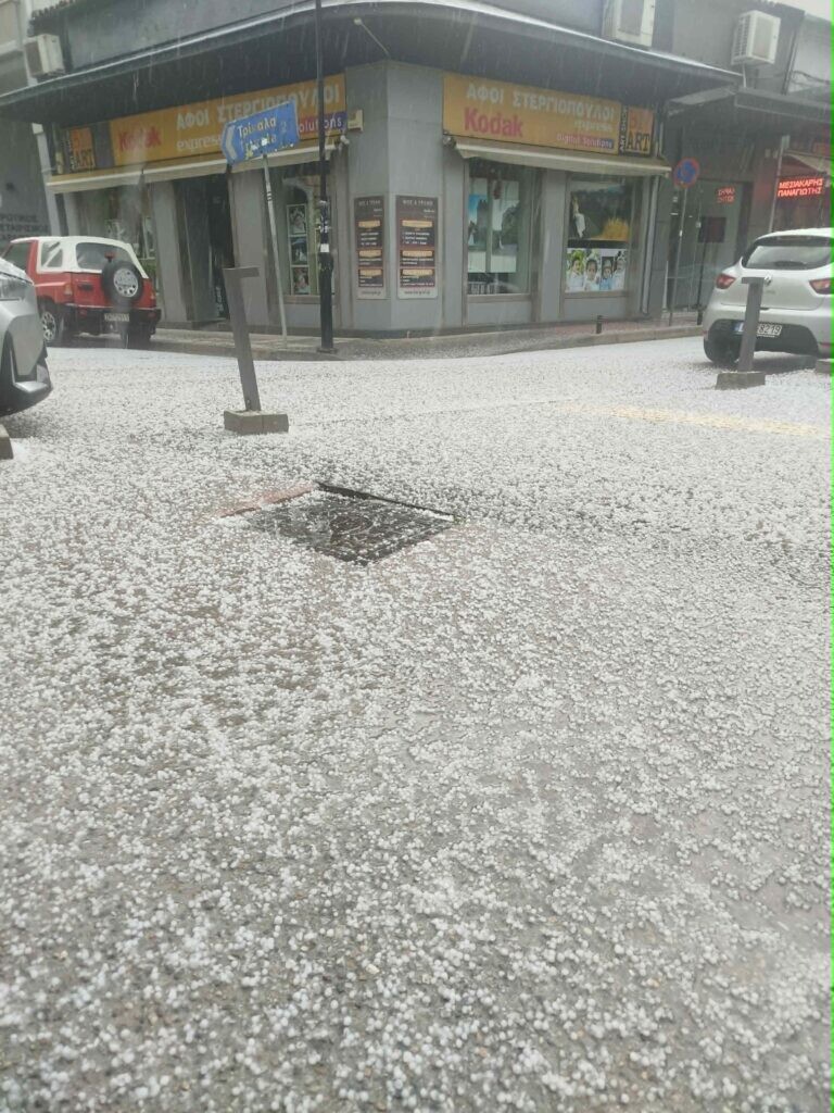 Ισχυρή χαλαζόπτωση στην πόλη Καρδίτσας