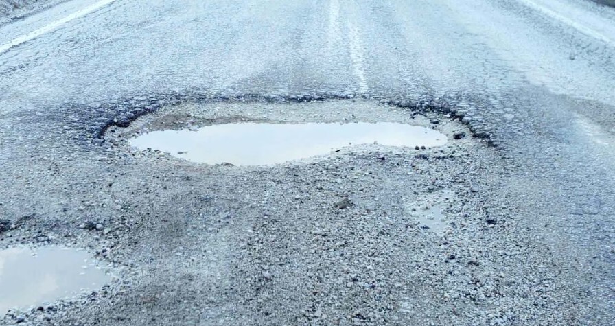 Οδηγός πατινιού έπεσε σε λακούβα και τραυματίστηκε – «Πάει» στα δικαστήρια τον δήμο, αρνείται αποζημίωση 900 ευρώ