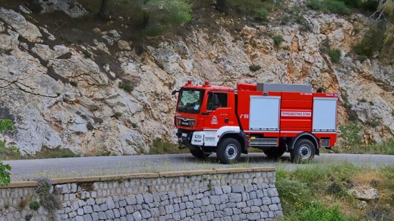 Θρίλερ στον Δομοκό με σορό σε φλεγόμενο ΙΧ