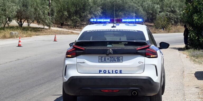Θρίλερ στην Κρήτη: Έβγαλε τη σύζυγό του από το αμάξι εν κινήσει και την παρέσυρε