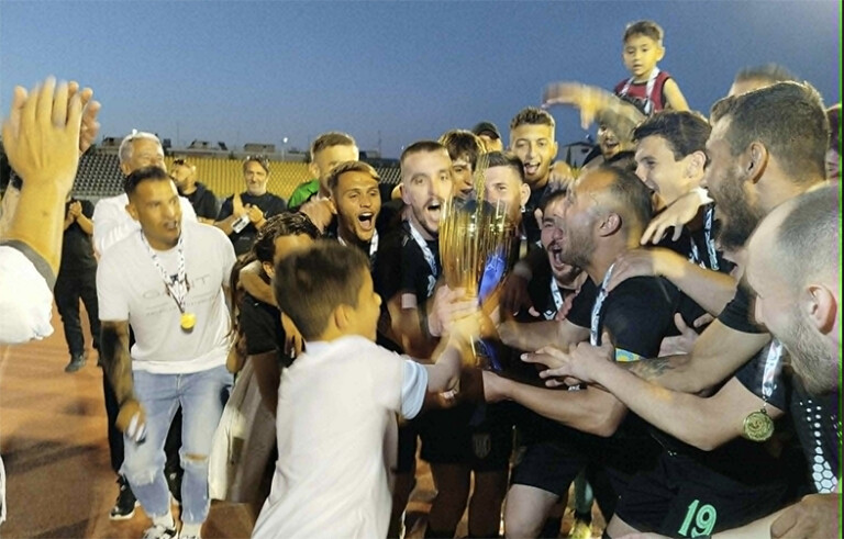 Όμορφες στιγμές την απονομή από τον Σωκράτη Γεωργίου και τη Σίλια Σφήκα!