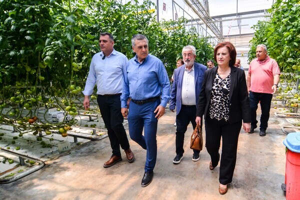 Επίσκεψη του Περιφερειάρχη Θεσσαλίας, Δημήτρη Κουρέτα στο υπερσύγχρονο υδροπονικό θερμοκήπιο «Κήποι Καρδίτσας