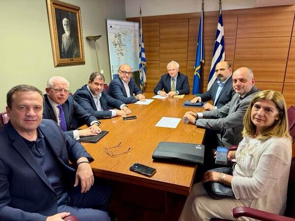 Συνάντηση του βουλευτή Ν. Καρδίτσας της ΝΔ κ. Τέλης Σπάνιας με τον Υφυπουργό Αγροτικής Ανάπτυξης και τροφίμων κ. Ιωάννη Ανδριανό και τον Πρόεδρο του ΕΛΓΑ κ. Ανδρέα Λυκουρέντζο.