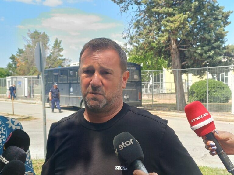 Ένταση στη δίκη για τα Τέμπη – «Σπουδάζαμε τα παιδιά μας και μας τα φέρατε σε φέρετρα», φώναξε ο Πλακιάς