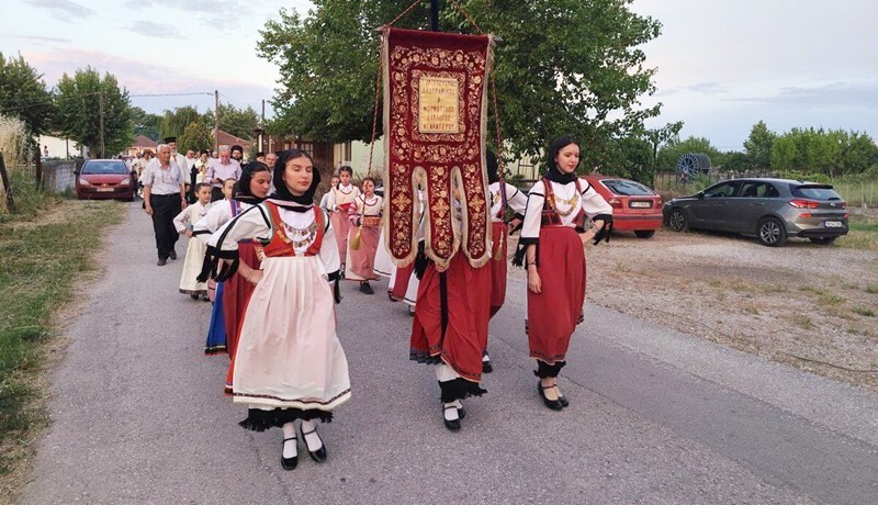 Με εκκλησιαστική λαμπρότητα ο πανηγυρικός εσπερινός στον Ιερό Ναό Αγίας Τριάδος Παλαιοχωρίου