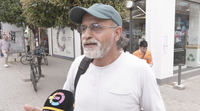 Πως σχολιάζετε το γεγονός ότι 40 από τους 300 βουλευτές έχουν ανεξαρτητοποιηθεί από τα κόμματα με τα οποία εκλέχθηκαν;