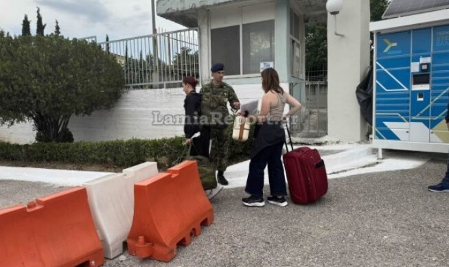 «Ντύθηκαν» στα χακί οι πρώτες γυναίκες - Παρουσιάστηκαν στη Λαμία