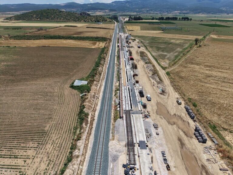Παραδίδεται σε κυκλοφορία το πρώτο ενισχυμένο τμήμα της γραμμής Αθήνα-Λάρισα-Θεσσαλονίκη