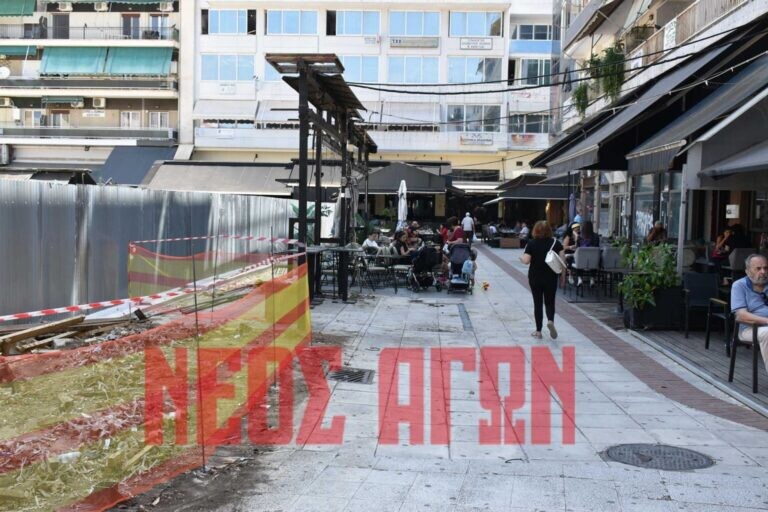 Πόσα ακόμη μαγαζιά πρέπει να κλείσουν  μέχρι να τελειώσει η ανάπλαση της πλατείας Δικαστηρίων;