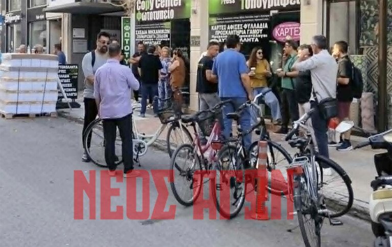 Κινητοποίηση στο ΔΟΥ Καρδίτσας από ελεύθερους επαγγελματίες και αυτοαπασχολούμενους (ΦΩΤΟ)