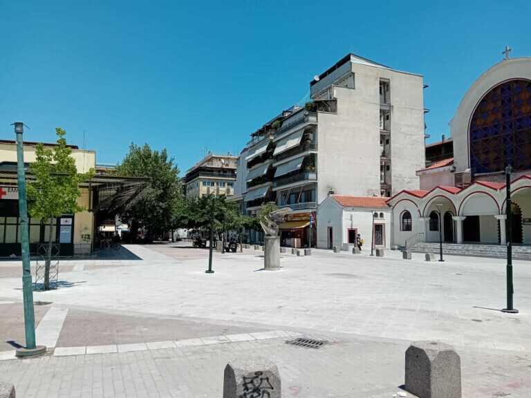Κολώνες χωρίς φωτιστικά σώματα
