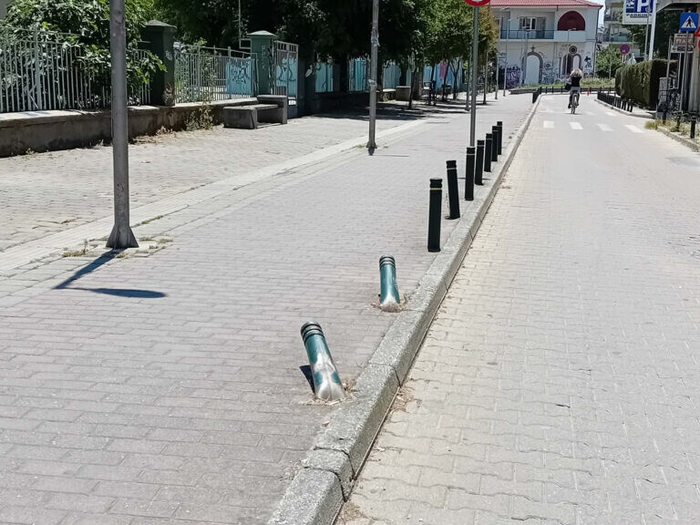 Παραμένουν πεσμένα τα κολωνάκια