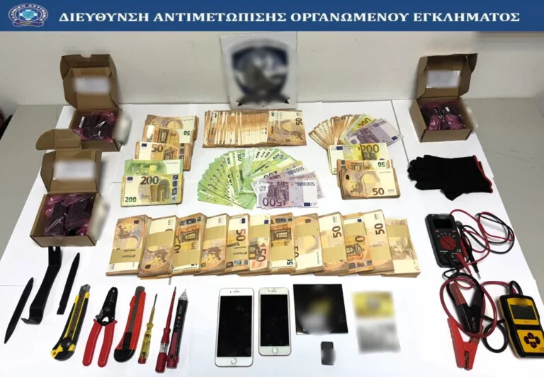ΕΛ.ΑΣ.: Εξαρθρώθηκε σπείρα που έκλεβε μπαταρίες λιθίου από σταθμούς κινητής τηλεφωνίας και στη Θεσσαλία