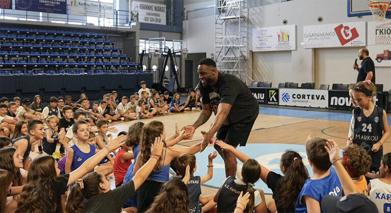 Ο Θανάσης Αντετοκούνμπο στο καλοκαιρινό Camp του ΑΣ Καρδίτσας!