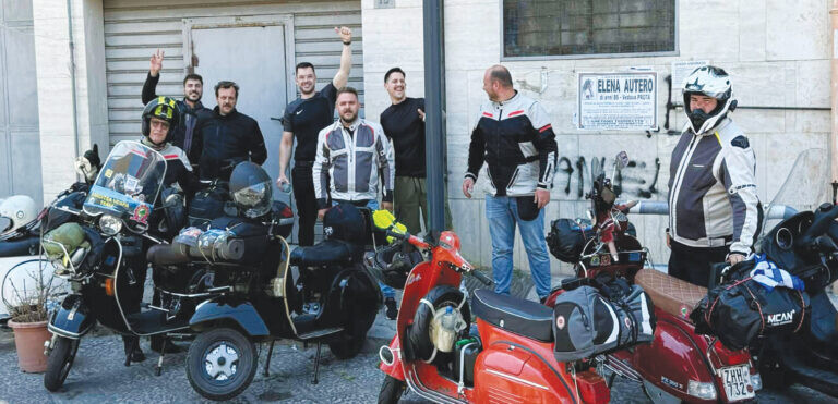Viva Vespa: Το θρυλικό σκούτερ κλείνει 80 χρόνια ζωής