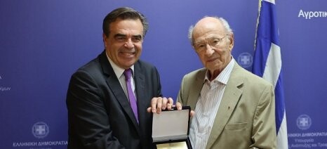 Τιμήθηκε ο Άγγελος Ζαχαρόπουλος για τη διαχρονική προσφορά του στην ελληνική γεωργία και την ευρωπαϊκή πορεία της χώρας