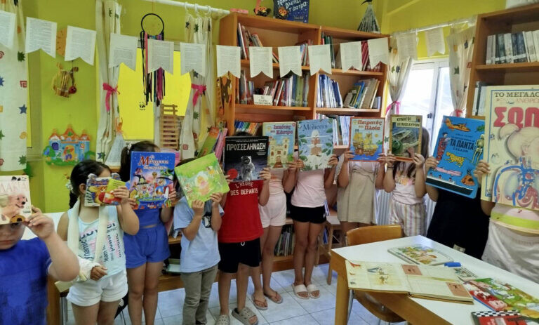 «Μέσα από παράξενα βιβλία…. γεννήθηκαν ποιήματα, γεμάτα συναισθήματα και αμέτρητα γιατί»