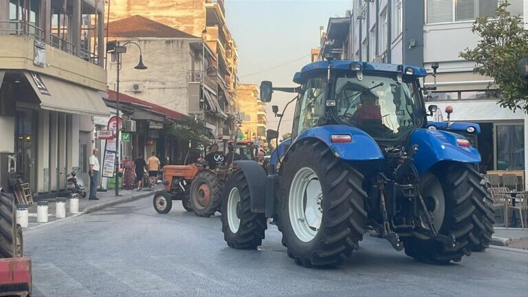 Συλλαλητήριο αγροτών στον Τύρναβο με τρακτερ για δίκαιες αποζημιώσεις (ΦΩΤΟ)