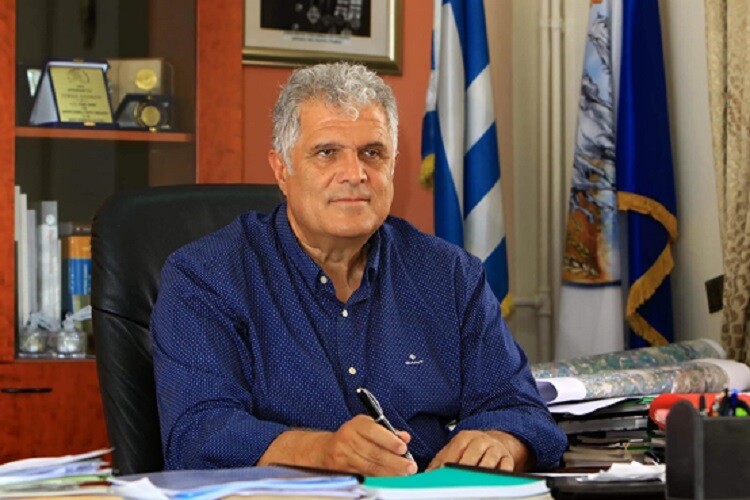 Η σιγή Σακελλαρίου στον Παλαμά..