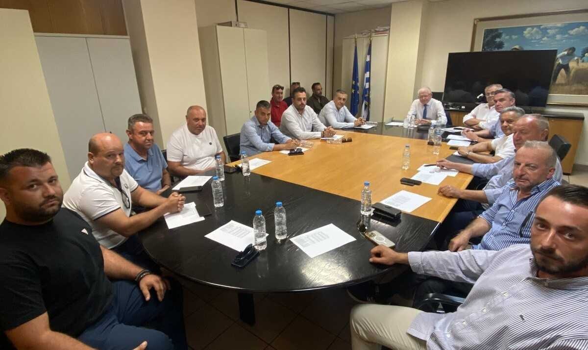 Η Περιφέρεια Θεσσαλίας διεκδικεί άμεσες λύσεις για τους χαλαζόπληκτους παραγωγούς της ΠΕ Λάρισας