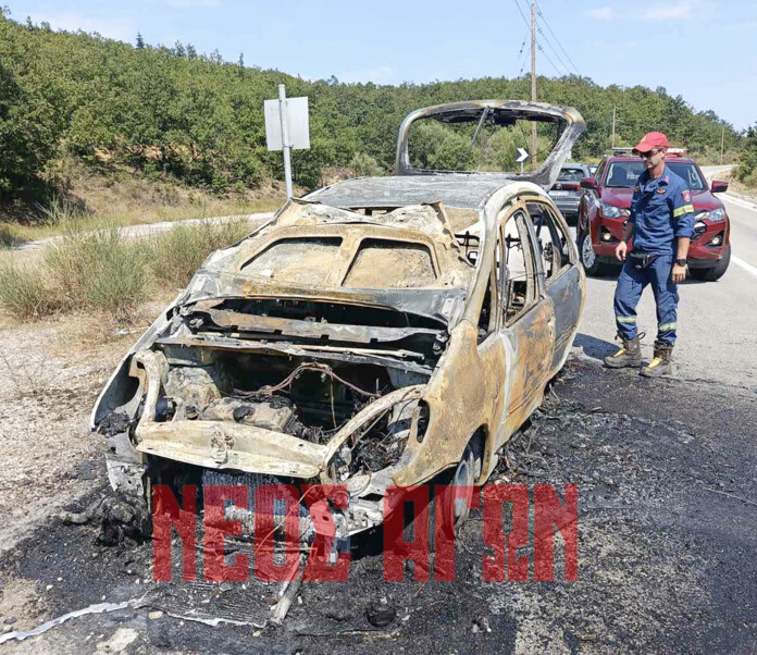 Παρανάλωμα του πυρός έγινε ΙΧ έξω από το Μορφοβούνι, έσπευσε η Πυροσβεστική (ΦΩΤΟ)