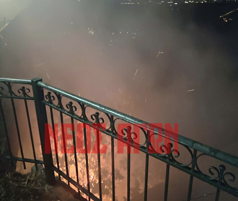 Εστία φωτιάς στα Κανάλια στην περιοχή της πλατείας (ΦΩΤΟ & ΒΙΝΤΕΟ)