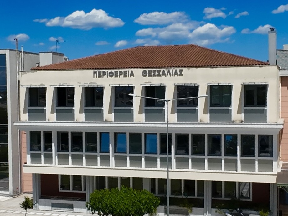 Πυρκαγιά στη βιομηχανική εγκατάσταση της «ΚΑΡΑΤΖΗ Α.Ε. ΒΙΟΜΗΧΑΝΙΚΕΣ ΚΑΙ ΞΕΝΟΔΟΧΕΙΑΚΕΣ ΕΠΙΧΕΙΡΗΣΕΙΣ» στη Νίκαια Λάρισας