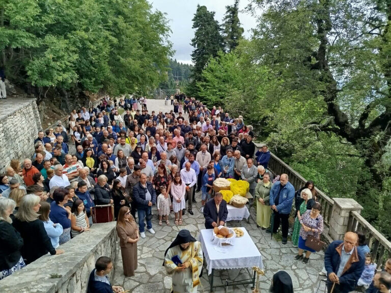 Κατάνυξη και μεγαλοπρέπεια στην Παναγία Πελεκητή
