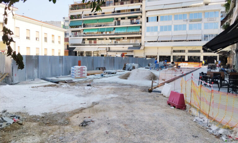Άρχισαν εκ νέου οι εργασίες στην πλατεία Δικαστηρίων