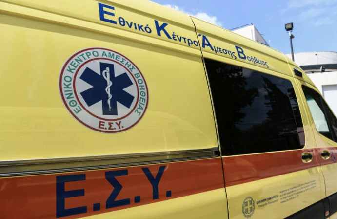 Τροχαίο στον κόμβο Γόμφων – Λαζαρίνας: Στο νοσοκομείο 30χρονος δικυκλιστής μετά από σύγκρουση με ΙΧ
