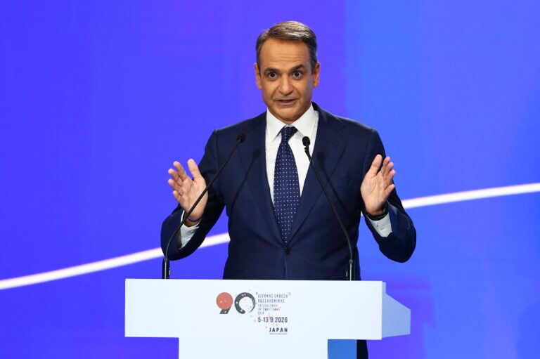 Μητσοτάκης από τη ΔΕΘ: Επίδομα Χριστουγέννων 500 ευρώ στο Δημόσιο,  400 ευρώ ετήσια ενίσχυση συνταξιούχων άνω των 65 ετών, μηδέν φόρος σε αγρότες με εισόδημα έως 20.000 ευρώ,  μερική κατάργηση τεκμηρίων για επαγγελματίες