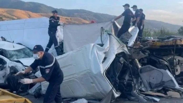 Δέκα νεκροί και δέκα τραυματίες σε καραμπόλα με 11 οχήματα στην Αλγερία