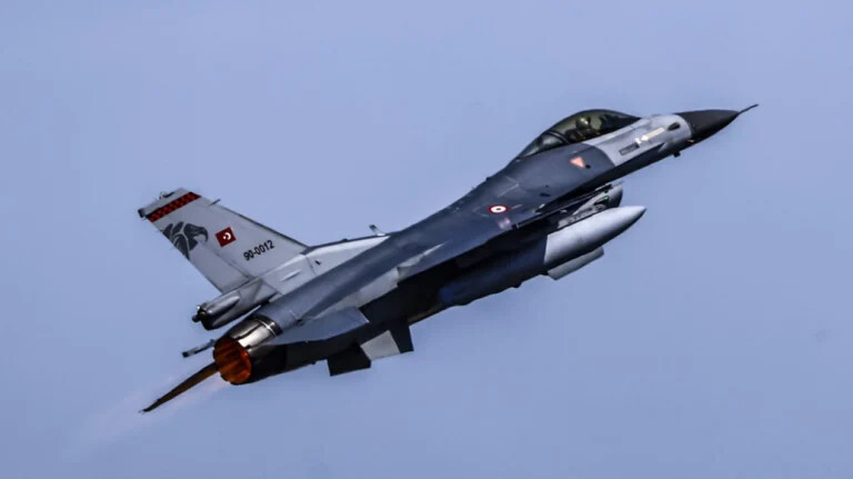 Δύο εμπλοκές με οπλισμένα F-16 πάνω από το Αιγαίο και 10 παραβιάσεις του εναέριου χώρου
