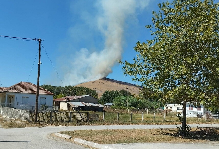 Καρδίτσα: Φωτιά στο Τιτάνιο όρος στη Μεταμόρφωση- Σηκώθηκαν 5 εναέρια μέσα (ΦΩΤΟ)