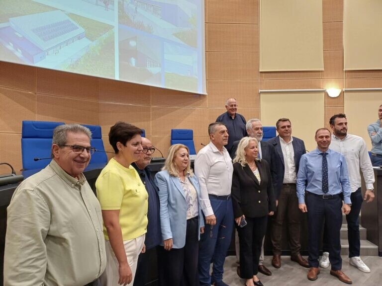 Υπογράφηκαν οι συμβάσεις για την κατασκευή 6 νέων κολυμβητηρίων στον Παλαμά και σε δήμους της Θεσσαλίας (ΦΩΤΟ)