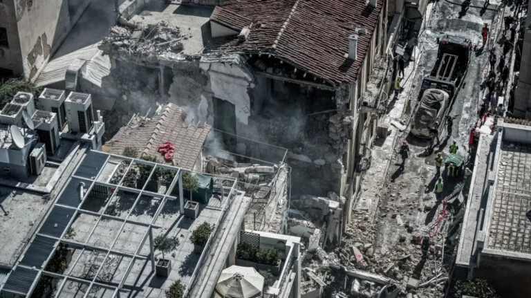 Έκρηξη στην Πλάκα: Τι εξετάζουν οι Αρχές για τη διαρροή αερίου - Στο μικροσκόπιο το διαμέρισμα του 2ου ορόφου