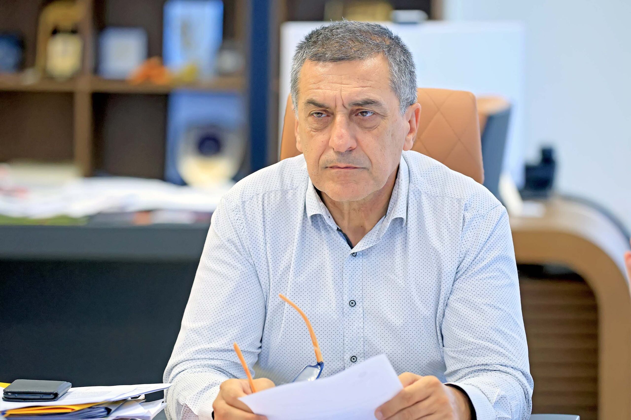 Νέα, σύγχρονη κερκίδα 170 θέσεων στο γήπεδο Μασχολουρίου Καρδίτσας από την Περιφέρεια