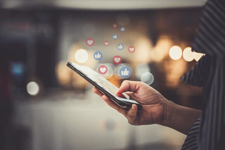 Social media: Τι αλλάζει για τους κάτω των 15 στην Ελλάδα από 1η Ιανουαρίου, πώς θα ελέγχεται η ηλικία