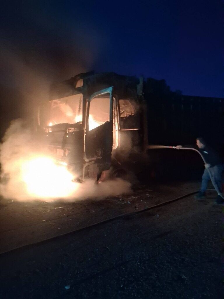 Φορτηγό τυλίχθηκε στις φλόγες στην Ε.Ο Καρδίτσας - Άρτας