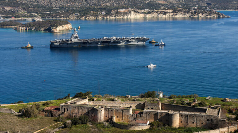 Συνελήφθη 37χρονη Αμερικανίδα να φωτογραφίζει στρατιωτικές εγκαταστάσεις στη Σούδα