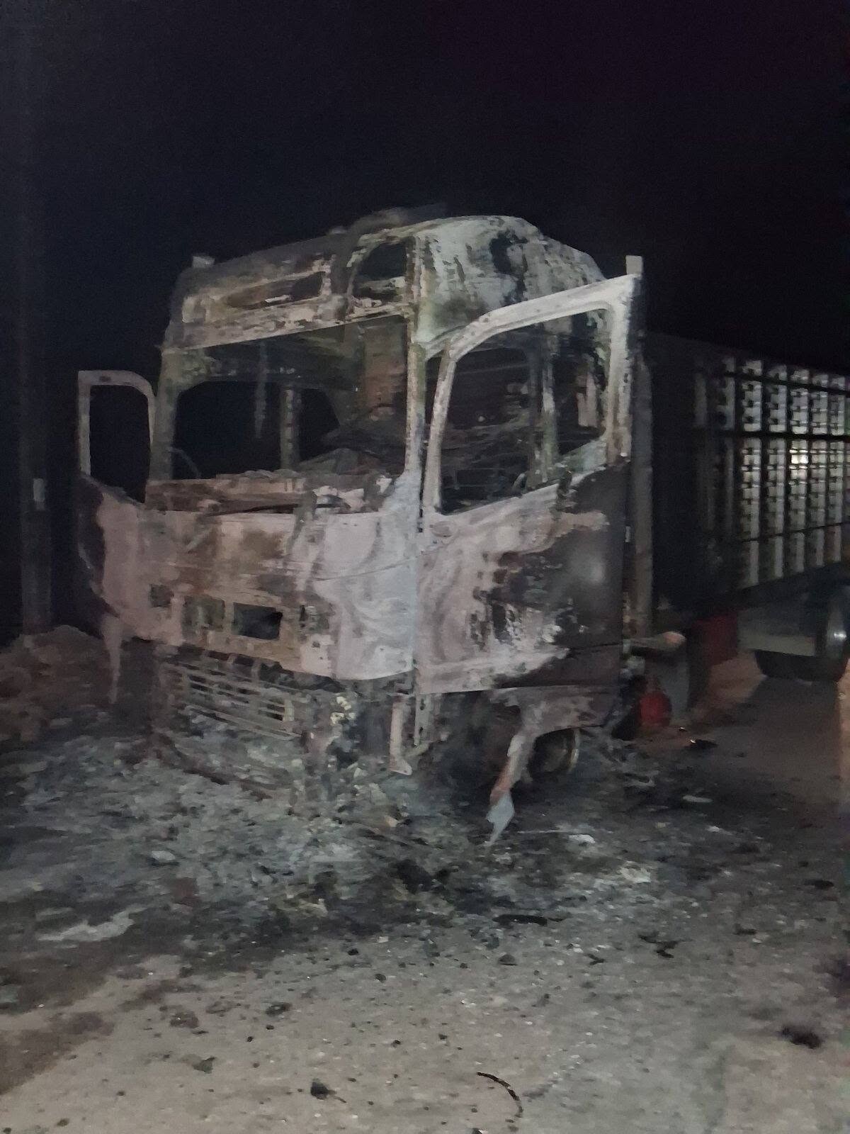 Φορτηγό τυλίχθηκε στις φλόγες στην Ε.Ο Καρδίτσας – Άρτας