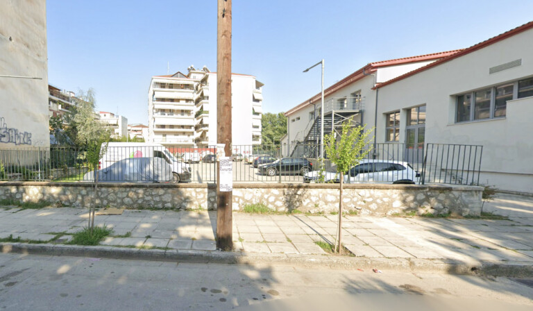 Έρχεται μπάρα στο πάρκινγκ πίσω από το Δημαρχείο
