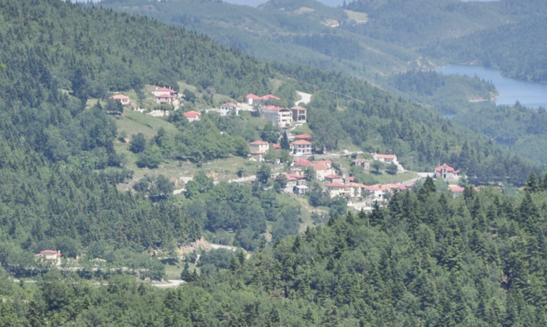 Προωθείται το έργο της ανάπλασης της πλατείας του Μπελοκομίτη