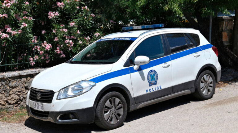 Αδέρφια έθαψαν τη μάνα τους στον κήπο του σπιτιού τους στην Αμαλιάδα