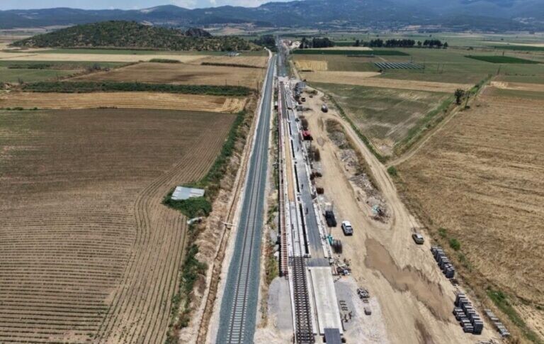 Σε εξέλιξη δύο μεγάλα σιδηροδρομικά έργα στη Θεσσαλία: Έργα αποκατάστασης Λάρισα-Βόλος και Δομοκός-Λάρισα 