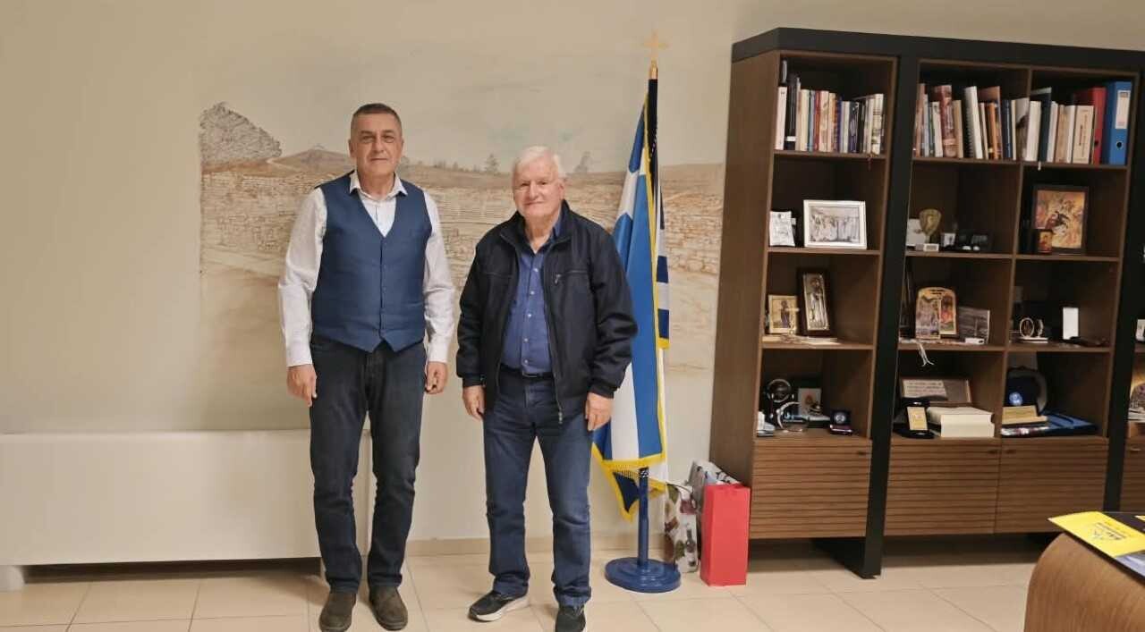 Συνάντηση του Περιφερειάρχη Θεσσαλίας Δημήτρη Κουρέτα με τον Έκτορα Νασιώκα με αφορμή την παρουσίαση του βιβλίου «Ευθανασία»